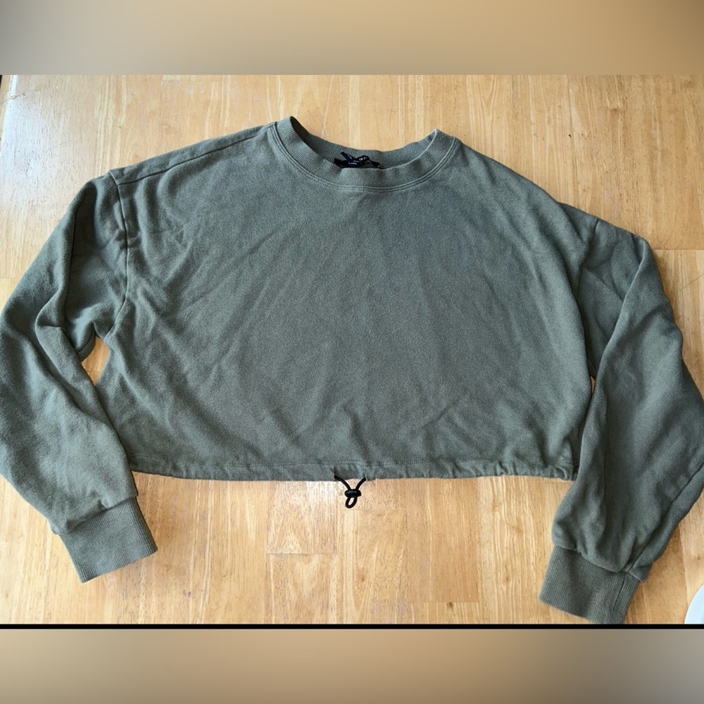 Woman’s small teen  green creek cropped sweatshirt with toggle drawstring